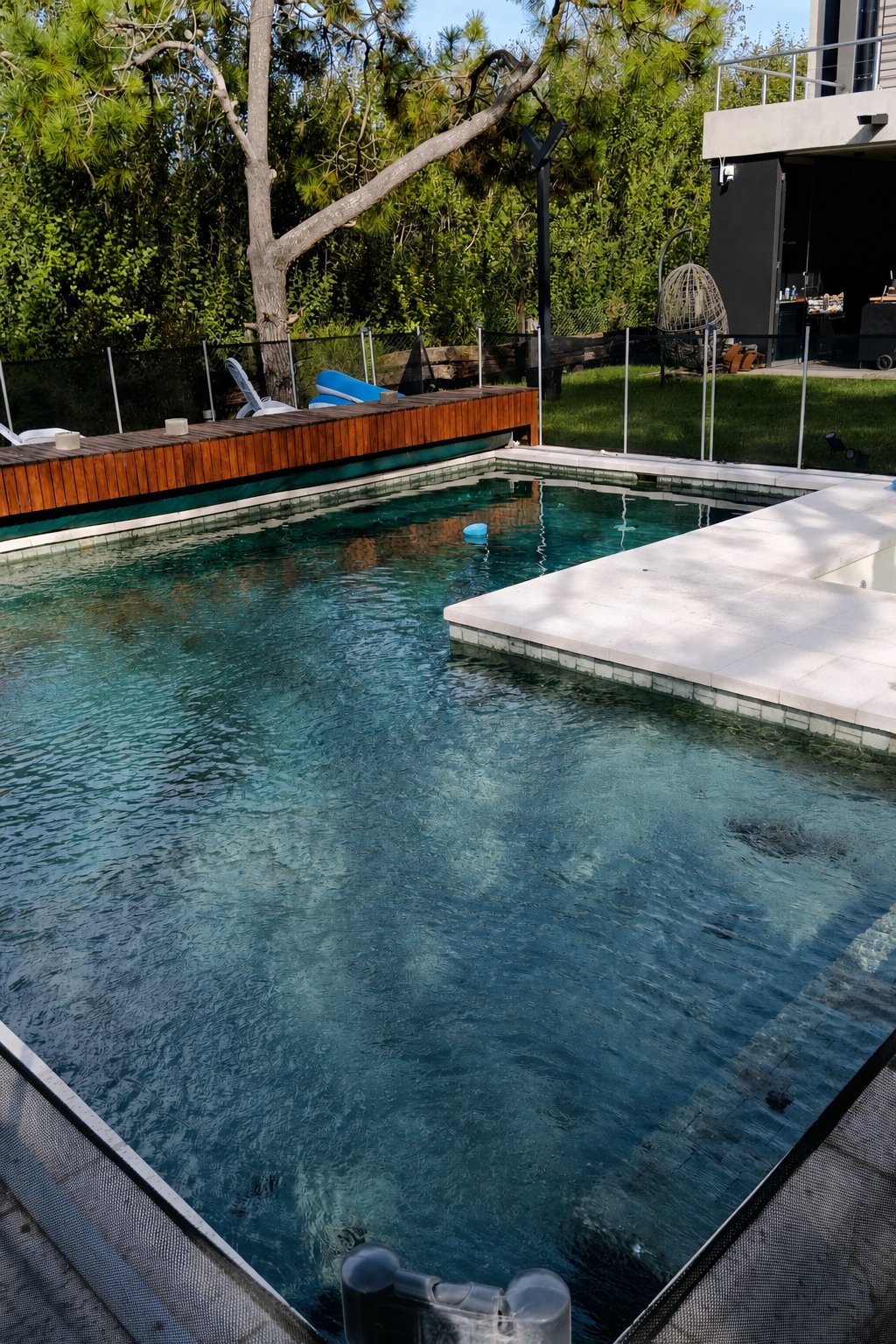 Casa de 500 m² en Cariló: paneles, aerotermia y piscina climatizada