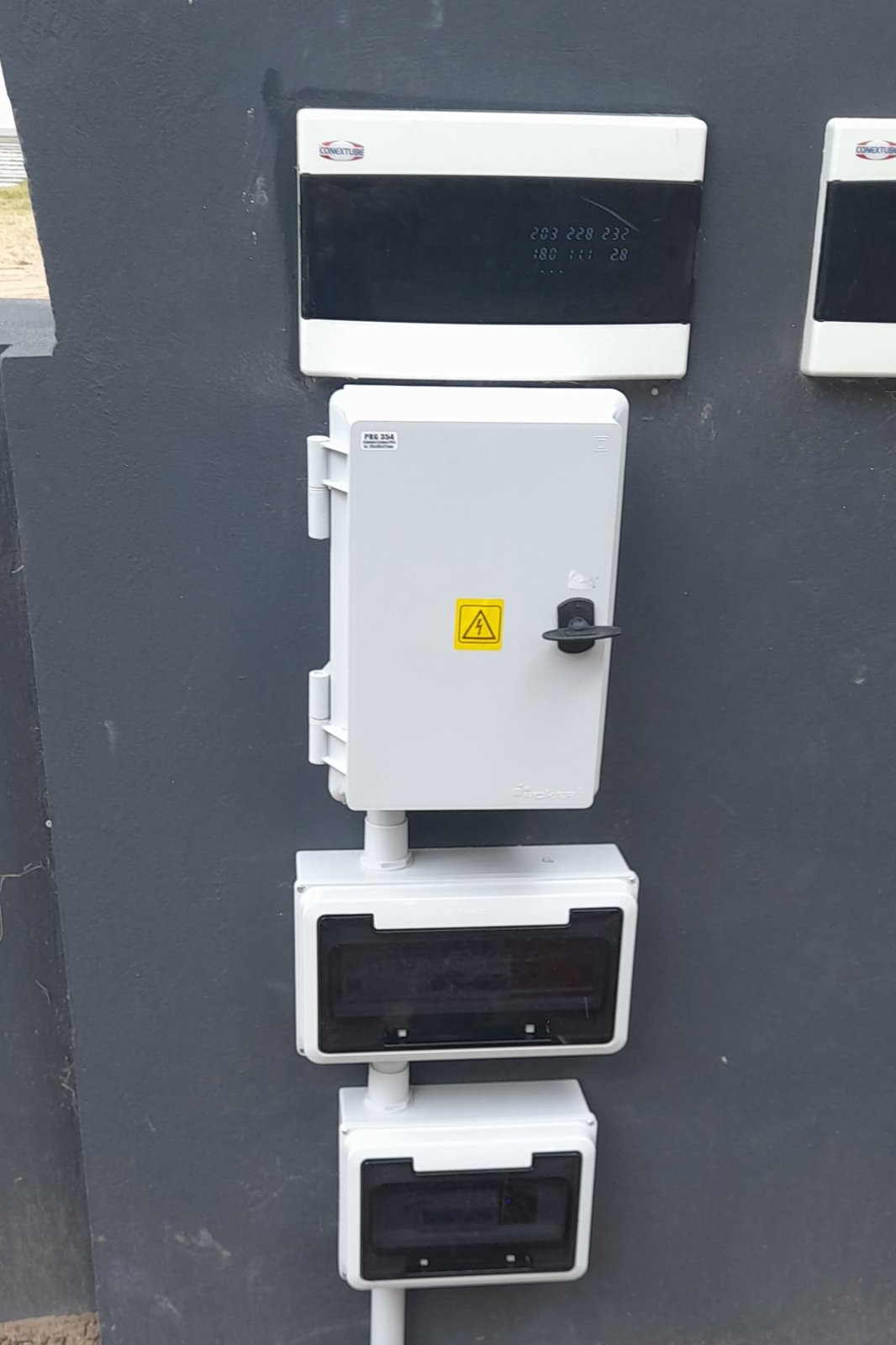 Barrio Villa Robles, La Costa: 10 kW con inyección a la red